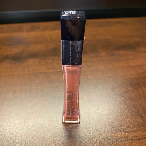L’Oréal Infallible 8HR PRO GLOSS in Barely Nude - Picture 4 of 4